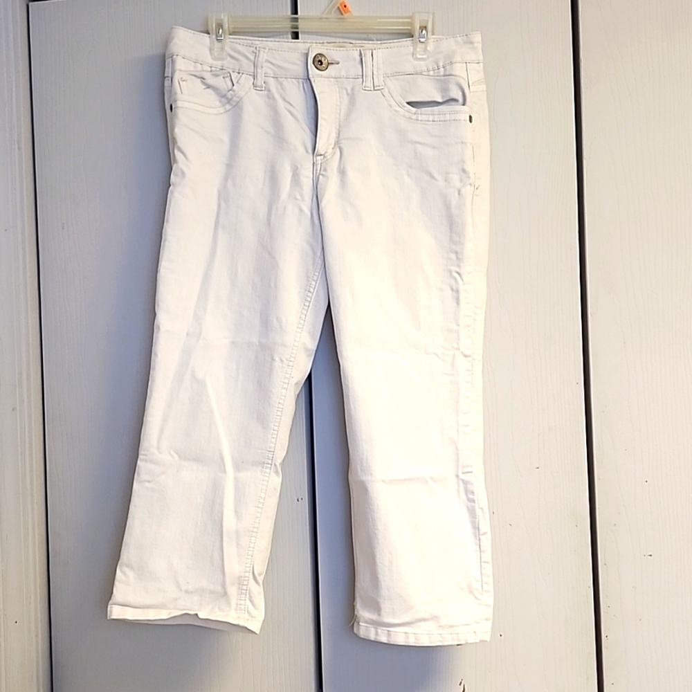 White Capri pants
